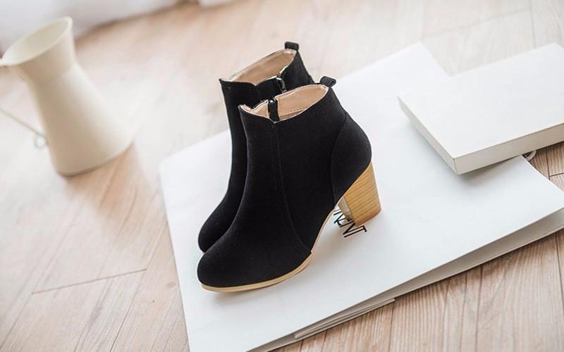 The ankle Side zipper boots