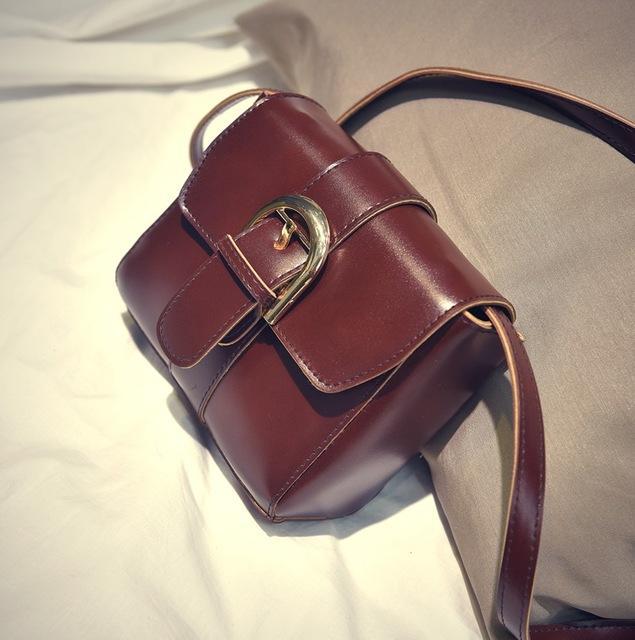 The flap shoulder bag.